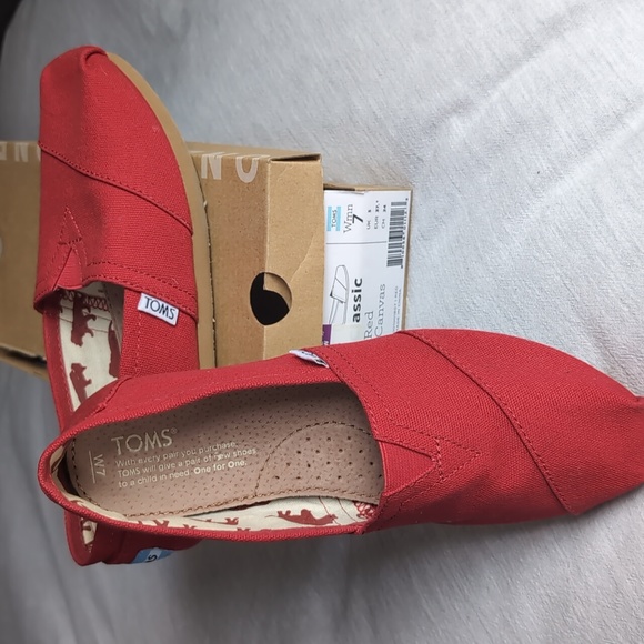 New*TOMS Red Canvas Slip On - Size 7 - New - Picture 7 of 7